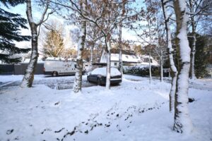 Ansicht Parkplätze/Eingangsbereich